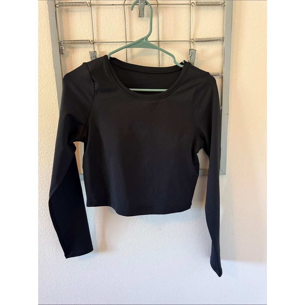 Size Small TC Black Long-Sleeve Cropped Tee